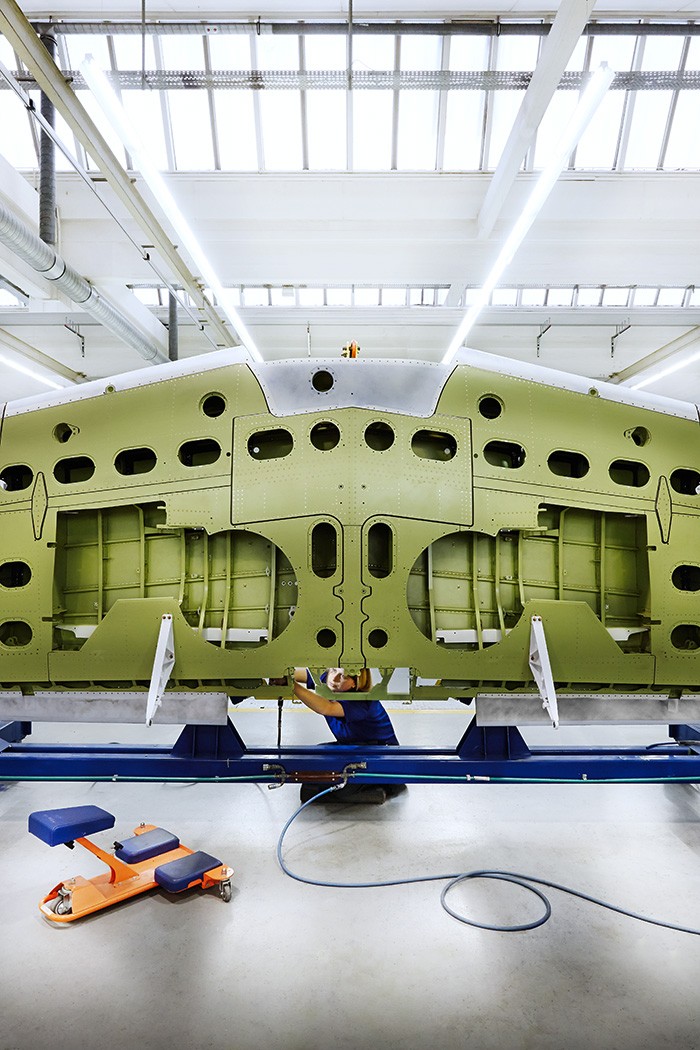 Noë Flum RUAG Pilatus PC-21 Flügelstruktur Endkontrolle Emmen