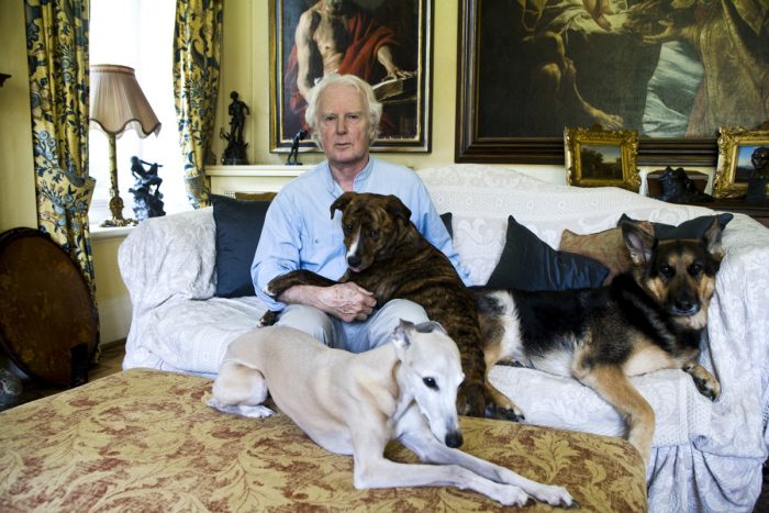 Mischa Haller Brian Sewell Kunstkritiker art critic dog Hund