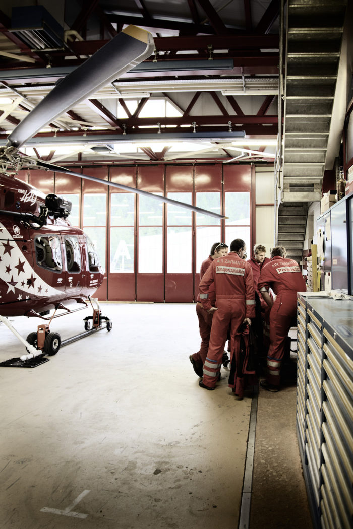 Noe Flum Air Zermatt Techniker Paramedics Hangar Bell 429