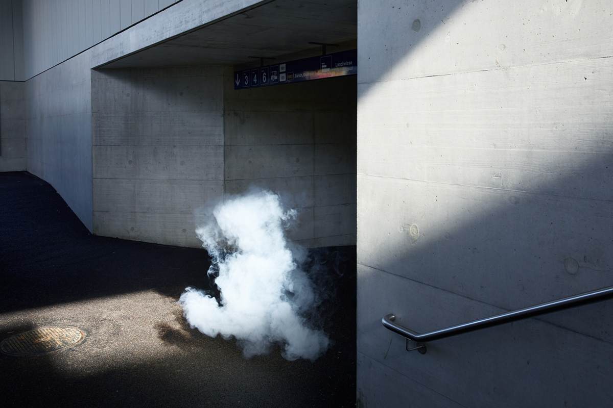 Noe Flum Valora e-smoke E-Zigarette dampfen vapen Dampf  Durchgang Licht Schatten