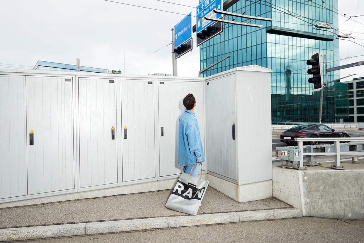 Simon Habegger Freitag-Tasche oversized-tote-bag F729 LKW-Plane Recycling Fotografie Primetower 